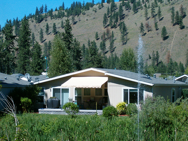 Sunny Creek_deck shade.JPG